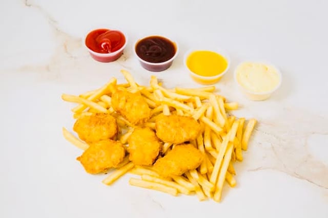 6 Piece Chicken Nugget with French Fries.
