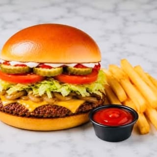 STEAK SMASHBURGER WITH FRENCH FRIES