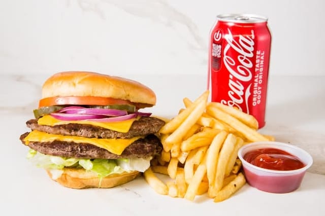 DOUBLE CHEESEBURGER COMBINATION.
