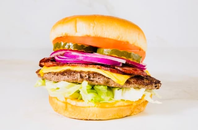 BACON CHEESEBURGER COMBINATION.