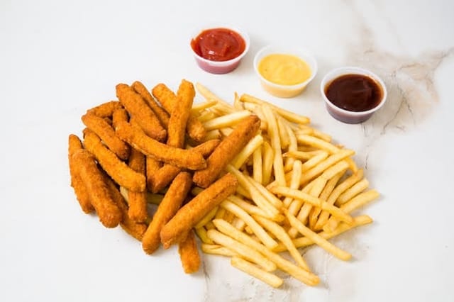 CHICKEN STRIPS COMBINATION.