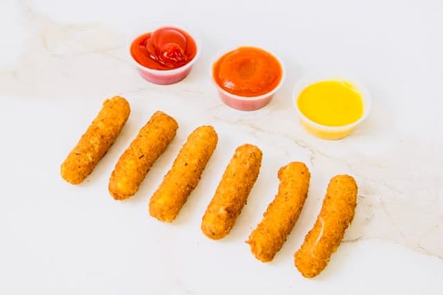 Mozzarella Sticks 6 Pieces.