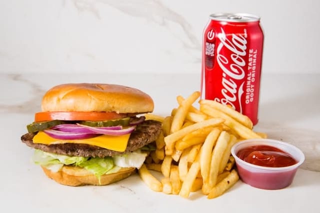CHEESEBURGER COMBINATION.
