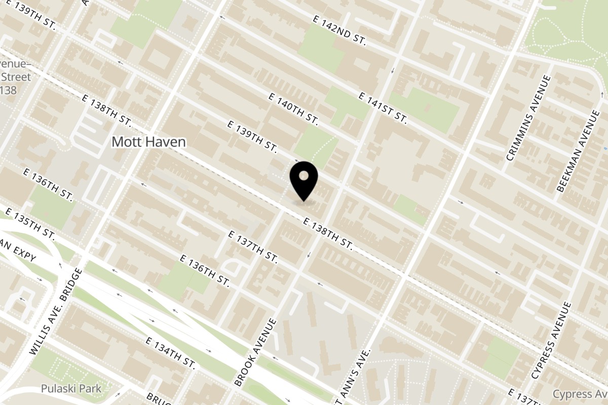 Map showing the location of Chicken Spot Bronx on 495 E 138th St in Bronx